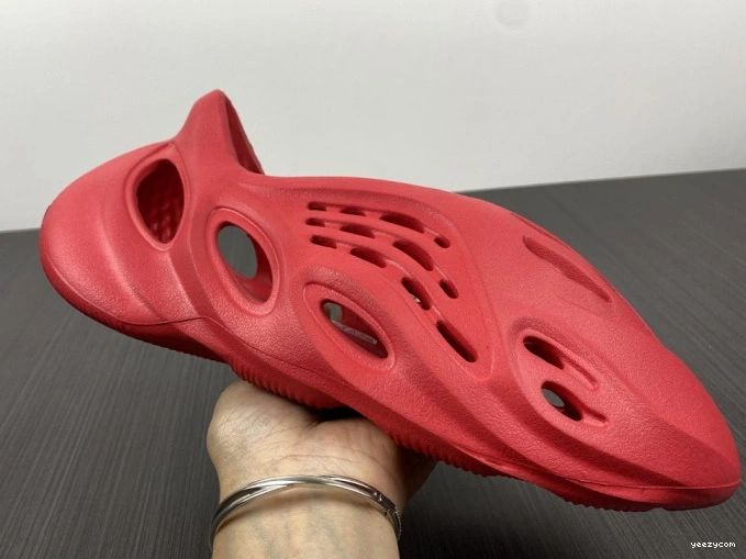 Adidas CW3355 Foam Yeezy Red 1014